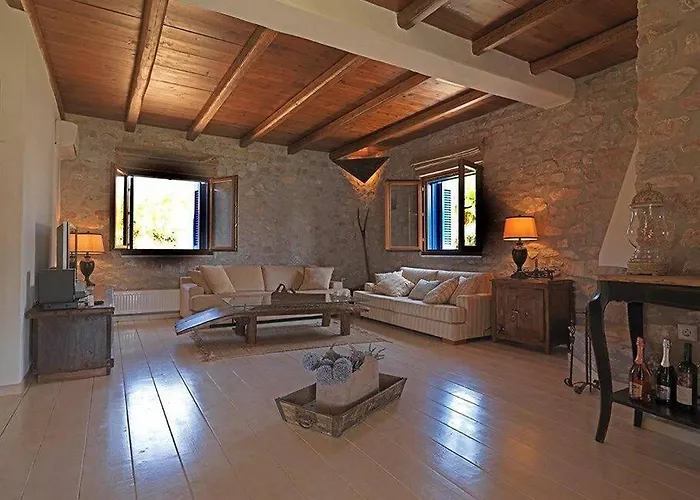 Icarus, Private Luxury * Parikia (Paros)